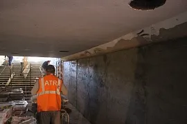 Вестибюль №2 станции метро "Верхние Лихоборы". Штукатурка стен