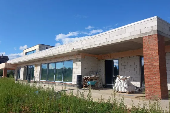 Штукатурка стен коттеджа в КП Пчелка